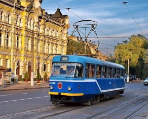 Трамвай на смерть збив літню жінку