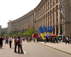 Живем в двух измерениях - показали, как реагируют на просьбы обслуживать украинский в центре Киева