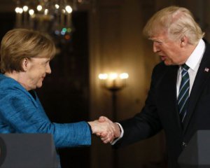 Трамп і Меркель обговорили по телефону ситуацію в Україні