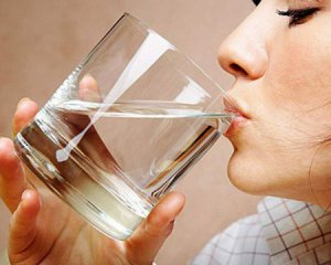 Пить или не пить: Супрун рассказала о 8 стаканах воды