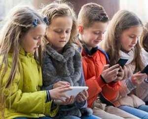 Як навчити дитину користуватись смартфоном
