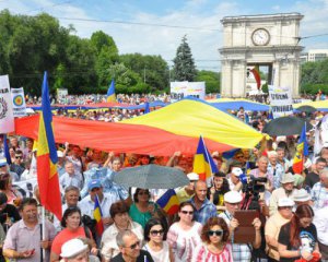 В центре Кишинева требуют присоединения Молдовы к Румынии