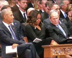 Буш осоромився на похороні друга України Маккейна