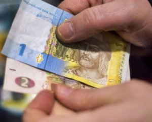 Українці не поспішають відмовлятися від готівки: подробиці