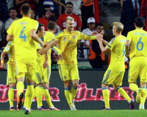 Фанати вразили гучним співом після перемоги національної команди в Чехії