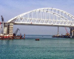 Крымский мост пострадал в аварии с плавучим краном
