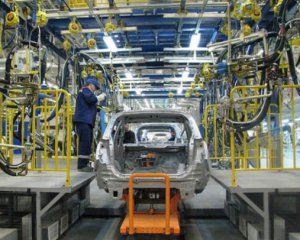 В Україні суттєво скоротився обсяг виробництва авто