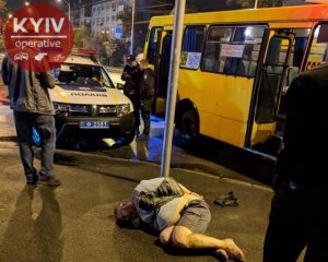 Пасажир маршрутки порізав ножем хлопця