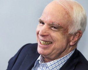 Джону  Маккейну просять дати звання Героя України