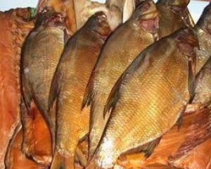 Новые жертвы ботулизма: супруги покушали копченую рыбу