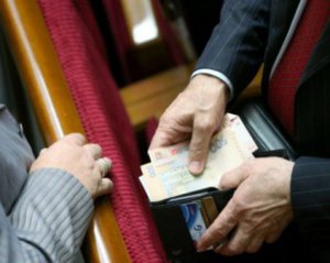 Учетверо більше за середні зарплати: скільки фактично отримують нардепи