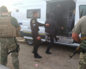 Прокуратура арестовала 22 участников рейдерского захвата элеватора в Харьковской области