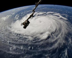 Трамп попередив, що ураган Флоренс може бути найбільшим в історії
