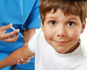 Детей без прививок запретили пускать в учебные заведения