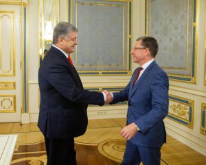 Порошенко і Волкер обговорили ситуацію на Донбасі