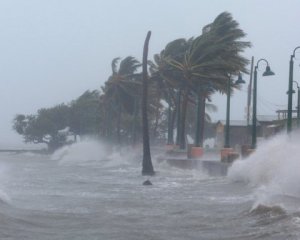 Мощный ураган добрался до побережья США