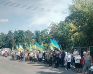 Жители села Подгорцы пытаются остановить техногенную катастрофу