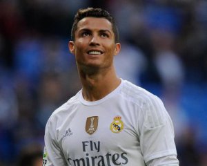 Роналду покривлявся з-за спини телеведучого