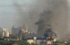В Киеве тушат большой пожар на крыше пятиэтажного дома