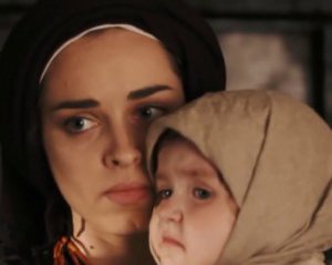 Козак в чорному вночі встає з могили у новій українській стрічці