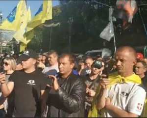 Мітинг євробляхерів: Омелян виступив перед мітингувальниками