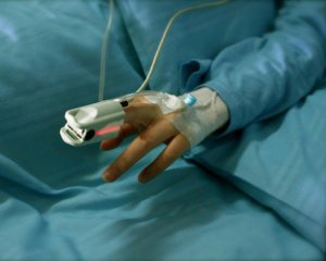 Батьки відмовились від щеплення: дитина впала в кому через правець