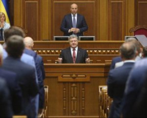 Выступление Порошенко, изменения в Конституцию, обновление ЦИК: в Раде &quot;горячий&quot; день