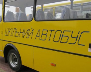 &quot;Робитиме три ходки&quot; - чиновники дають аварійне авто возити школярів