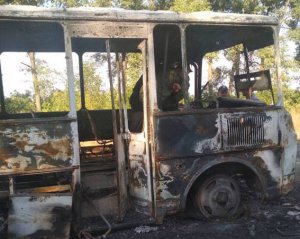 Вез детей в санаторий: на трассе дотла сгорел автобус