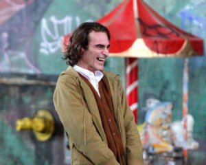 Показали відео з гримом нового Джокера