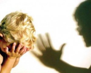 Крики не прекращались: женщина систематически издевалась над своим 2-летним ребенком