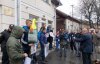 Шампанское и паспорта - украинцы пикетировали венгерское консульство
