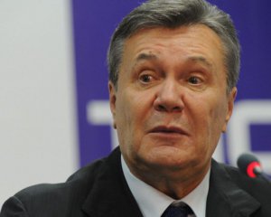 Янукович упал от яйца