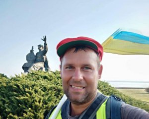 Українець 28 днів йшов до могили Шевченка