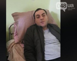Підозрюваний у нападі на активіста Михайлика поспілкувався з журналістами (відео)