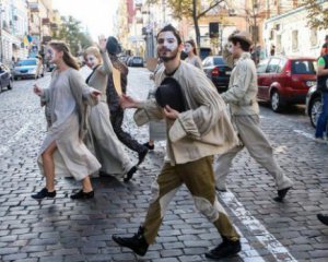 Актори пройдуть вулицями Києва у костюмах і гримі