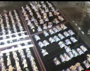 Бандити в поліцейській формі грабують ювелірні крамниці в різних областях