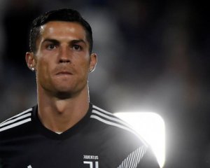 "Він потягнув мене до спальні. Я згорнулася калачиком" - подробиці секс-скандалу довкола Роналду