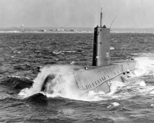 На корпусе первой подводной лодки расписался президент