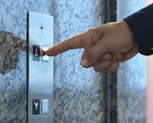 Стала відома вартість заміни ліфтів у Адміністрації Порошенка