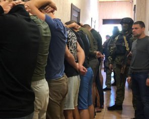 25 вооруженных &quot;туристов&quot; прибыли в Одессу