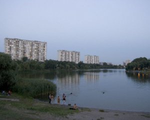 У столичному озері знайшли мертве тіло