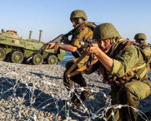 Росія оточує Україну військами