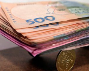Почему украинцы рискуют не получить повышенную зарплату в следующем году
