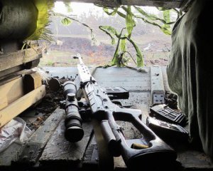 Бойовики вісім разів за останню добу обстріляли українських військових