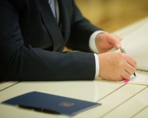 Порошенко подписал закон о соцжилье для переселенцев
