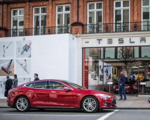 Електромобілі Tesla отримали нове програмне забезпечення