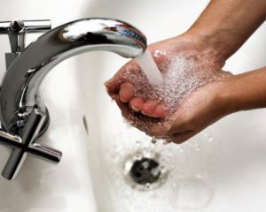 Уряд пообіцяв киянам гарячу воду