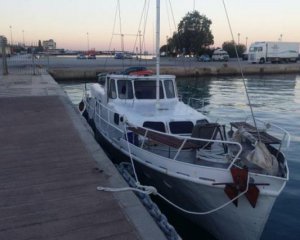 Не допливли: українську яхту з 57 мігрантами затримали в Середземному морі