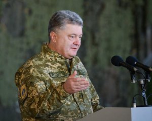 Денег будет больше: Порошенко обратился к военным